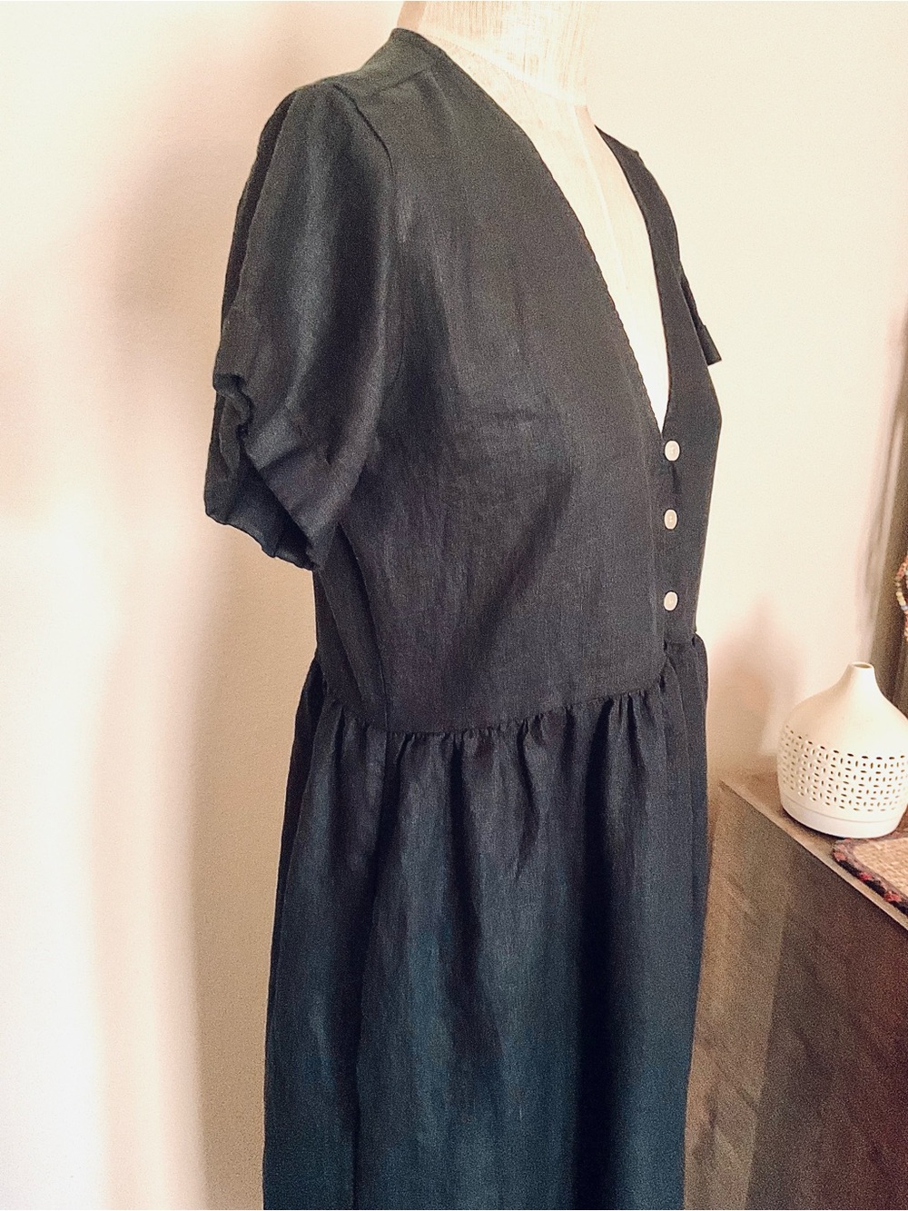 ROVE 100% Linen fabric Deep Charcoal V-Neck Button Midi Dress.Great condition. M